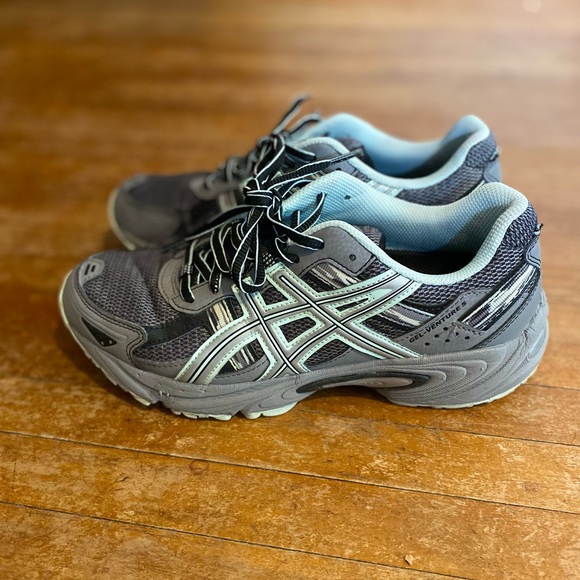 ASICS - Picture 2 of 3